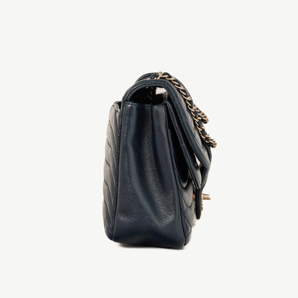 Chanel Vintage Mademoiselle Midnight-Blue Horizontal-Quilt Flap Bag - Picture 3 of 16